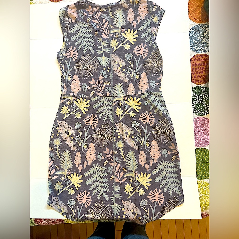 North Face sz M botanical print dress.